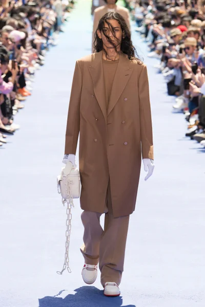 Look 18